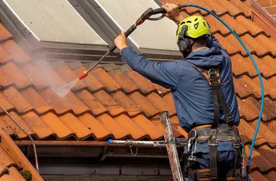 Démoussage et hydrofuge de toiture à Callian